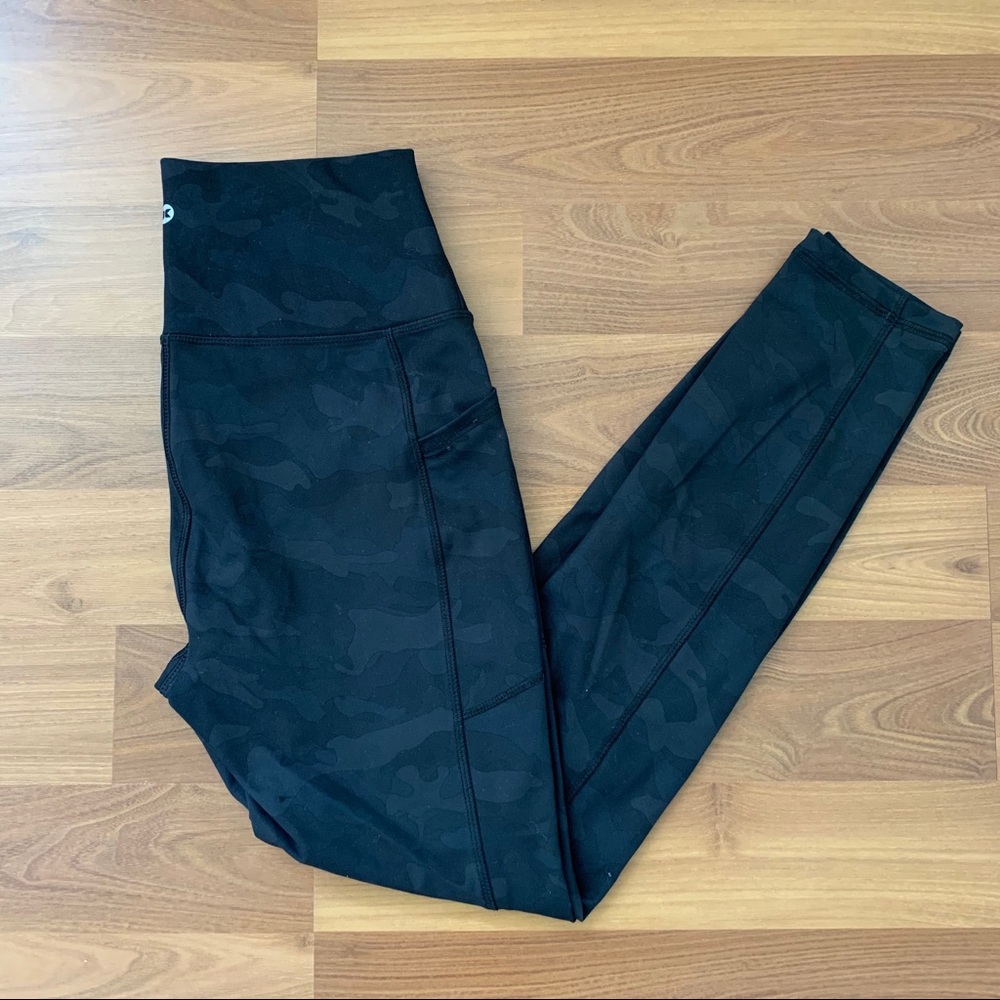 Black camo leggings